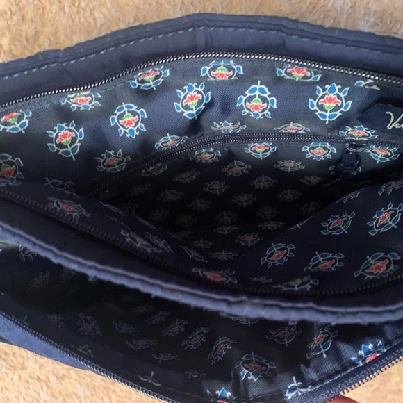 β€οΈ 3/$15 Vera Bradley Dark Blue Crossbody Bag - Picture 3 of 3